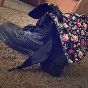 Doc Marten Triumph Floral Boots size 9